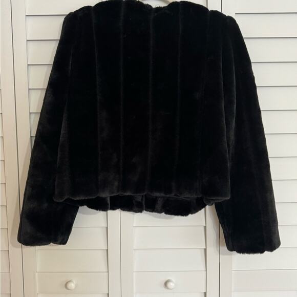 NWT - Michael Kors - Faux Fur Open Front Cropped Jacket Size M - Picture 3 of 7